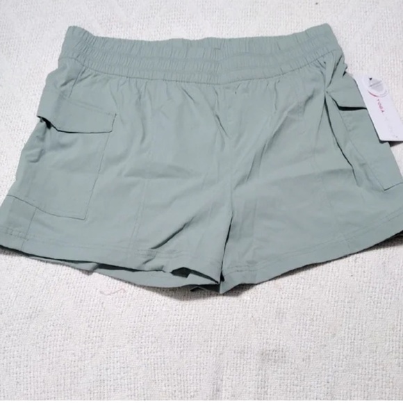 Yogalicious Pants - NWT Yogalicious Green Milieu Trail Path Commuter Outdoor Short Womens Size XL